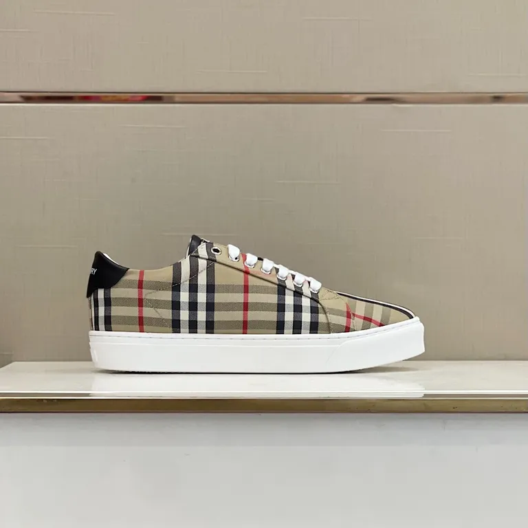 Burberry Shoe 